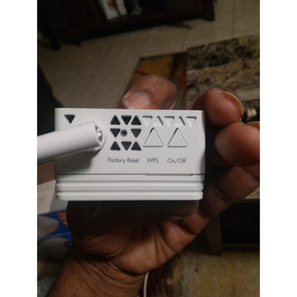 NETGEAR AC750 WiFi Range Extender (EX3700-100NAS) - Picture 5 of 6